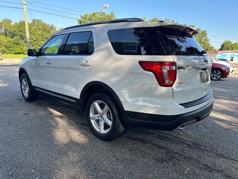 Used 2018 Ford Explorer XLT image 7