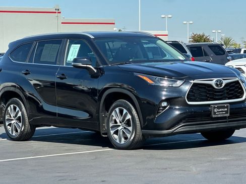 Used 2024 Toyota Highlander XLE image 5