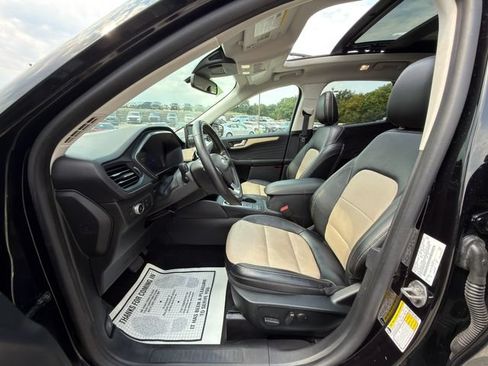 Used 2022 Ford Escape Titanium w/ Titanium Elite Package AWD/4WD image 23