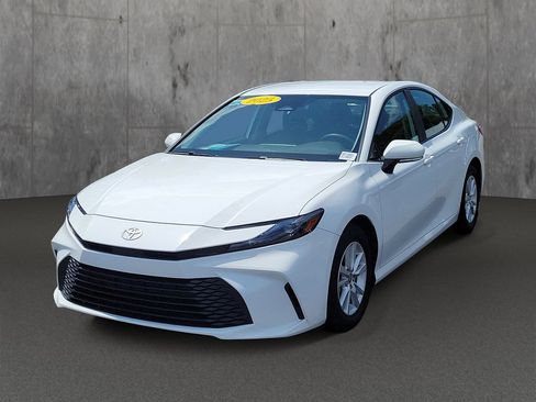 Used 2025 Toyota Camry LE FWD image 3
