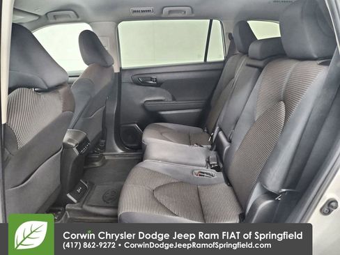 Used 2023 Toyota Highlander LE image 31