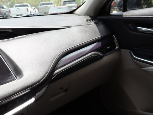 Used 2023 Cadillac XT4 Luxury w/ Cold Weather Package AWD/4WD image 39