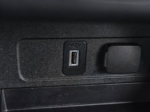 Used 2017 Ford Escape Titanium FWD image 17