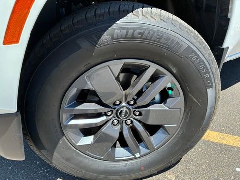 Certified 2025 Nissan Frontier SV w/ SV Convenience Package AWD/4WD image 10