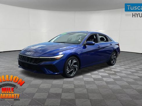 Used 2025 Hyundai Elantra SEL FWD image 3