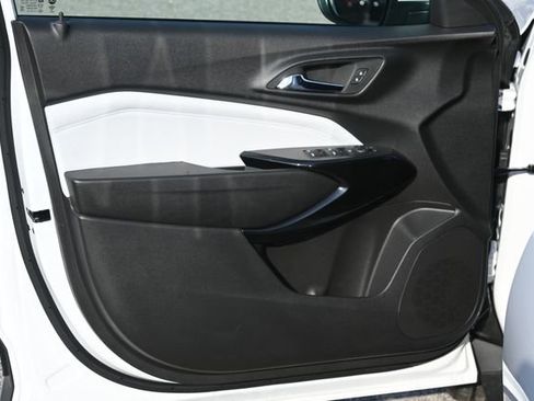 Used 2024 Chevrolet Trax LT image 10