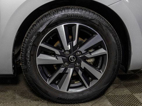 Used 2021 Nissan Versa SV image 47