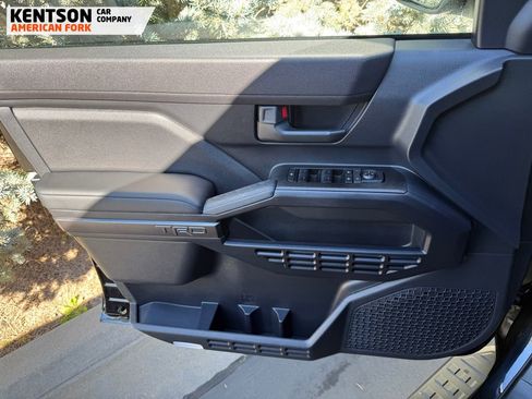 Used 2025 Toyota 4Runner TRD Off-Road image 22