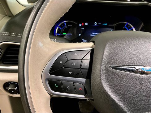 Used 2021 Chrysler Pacifica Limited FWD image 17
