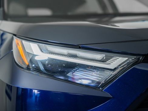 Used 2022 Toyota RAV4 XLE Premium image 14