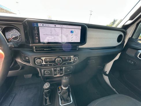 Used 2024 Jeep Wrangler Sport S image 15