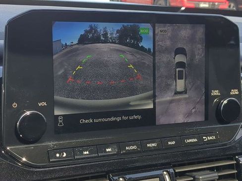 Certified 2025 Nissan Pathfinder Platinum image 21