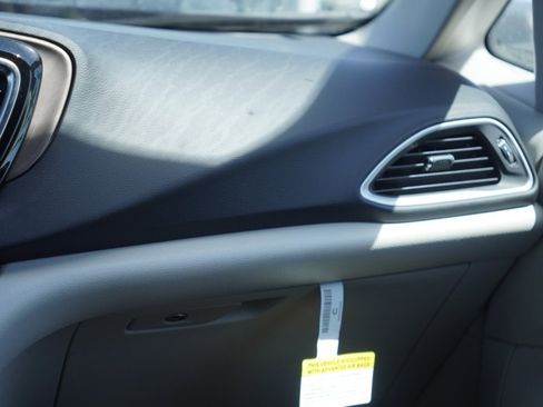 Used 2023 Chrysler Voyager LX image 22