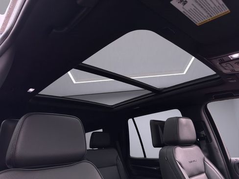 Used 2024 GMC Yukon Denali w/ Advanced Technology Package image 23