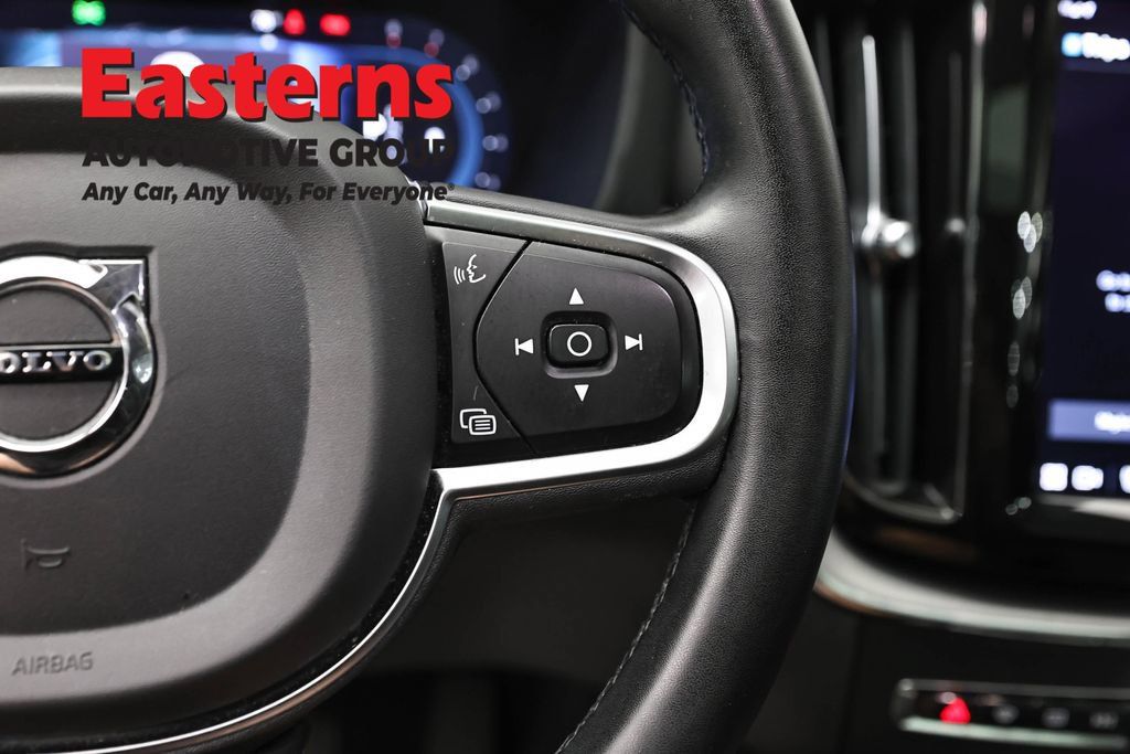 Used 2023 Volvo XC60 B5 Core FWD image 18