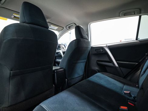 Used 2018 Toyota RAV4 LE w/ Carpet Mat Package image 28