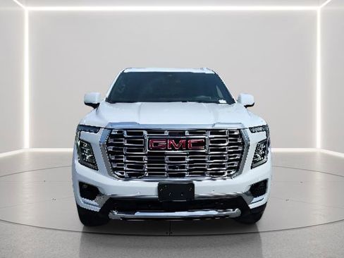 Used 2025 GMC Yukon XL Denali AWD/4WD image 8