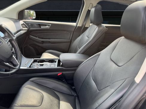 Used 2020 Ford Edge Titanium w/ Equipment Group 301A AWD/4WD image 2