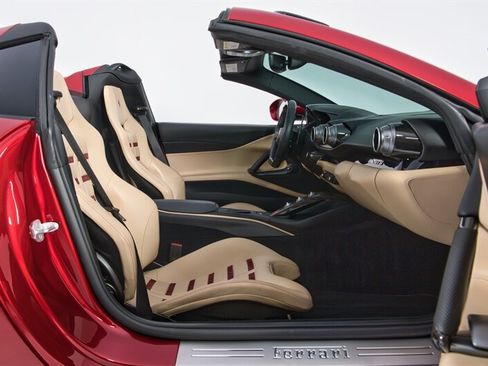 Used 2021 Ferrari 812 GTS RWD image 34