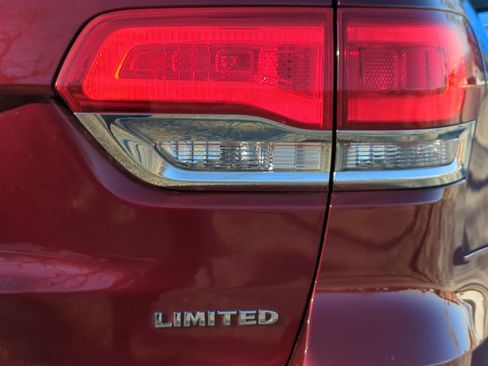 Used 2019 Jeep Grand Cherokee Limited image 16