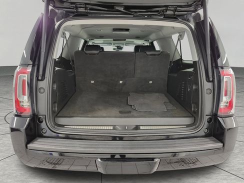 Used 2020 GMC Yukon XL SLT w/ Open Road Package image 16