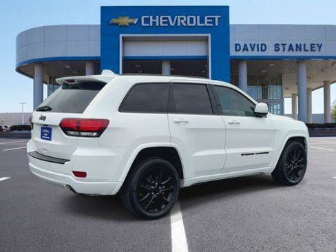 Used 2022 Jeep Grand Cherokee Laredo X RWD image 8