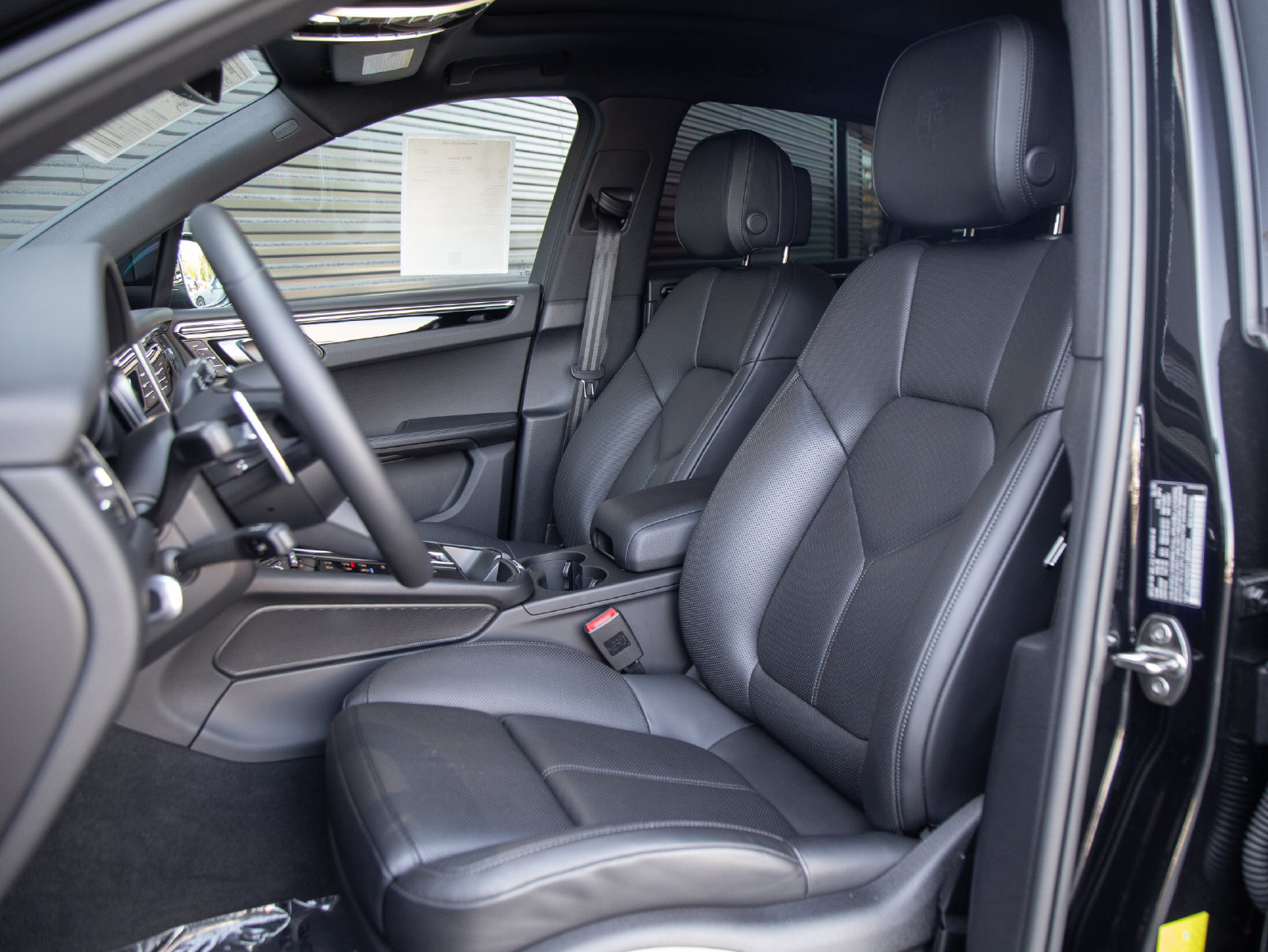 Certified 2026 Porsche Macan AWD/4WD image 5