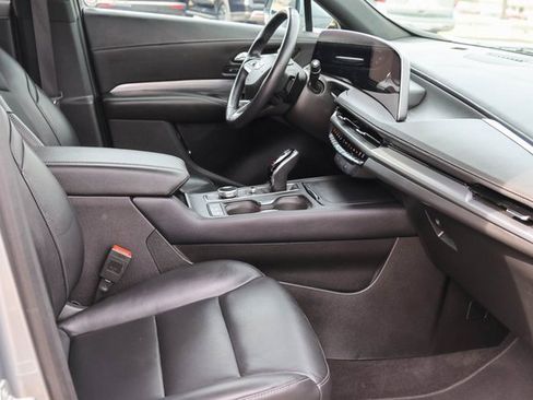 Used 2024 Cadillac XT4 Premium Luxury image 17