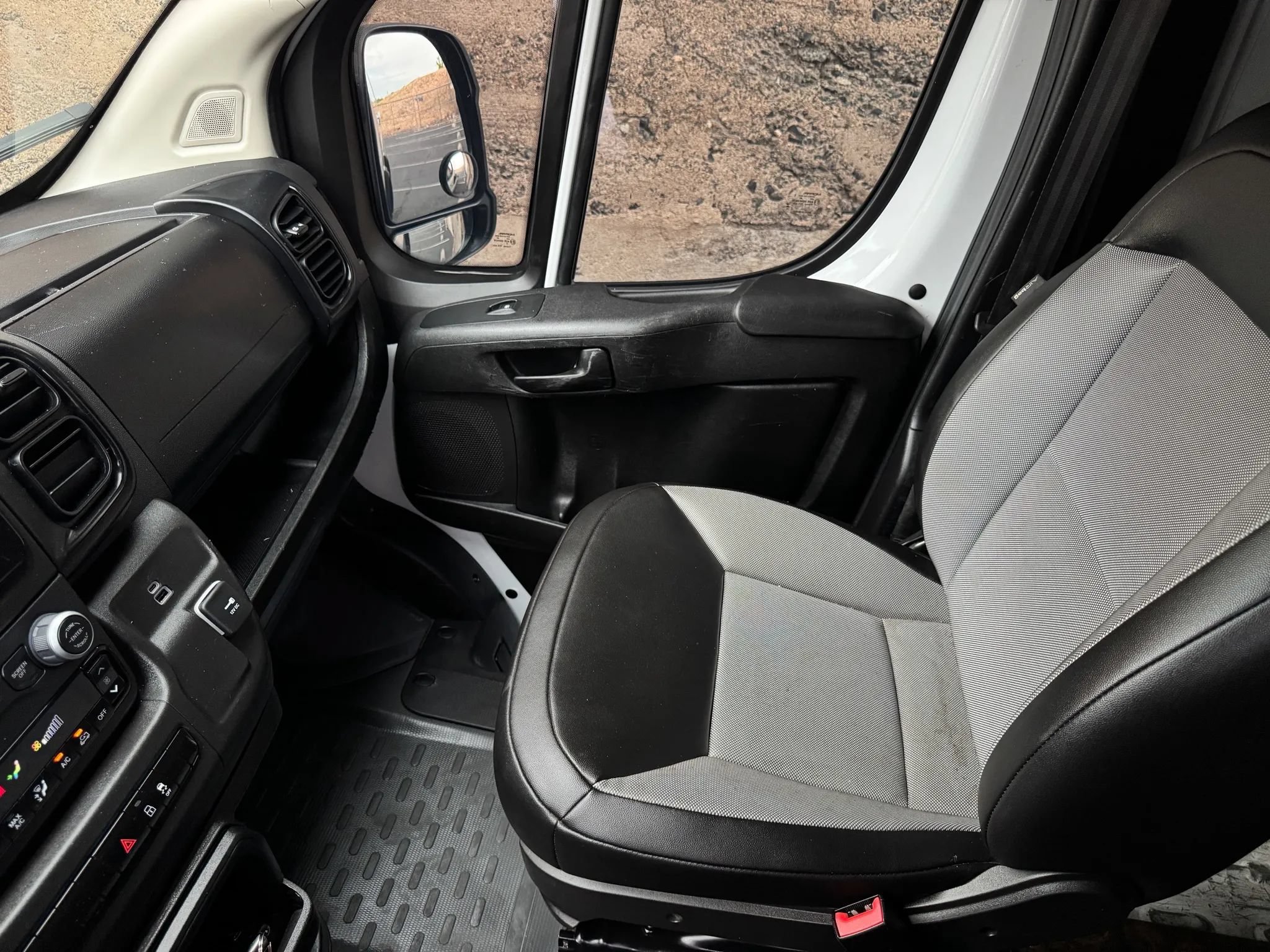 Used 2023 RAM ProMaster 2500 FWD image 27