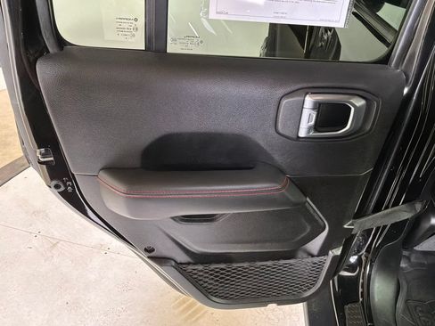Used 2024 Jeep Wrangler Unlimited Rubicon AWD/4WD image 12
