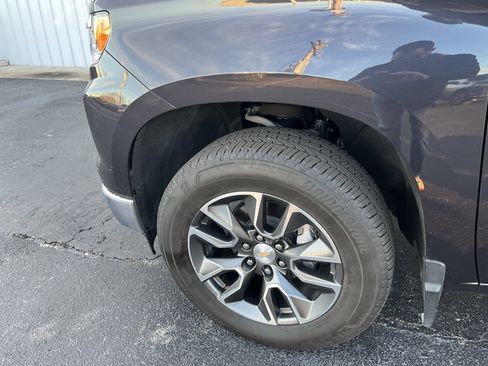 Used 2024 Chevrolet Silverado 1500 LT image 2