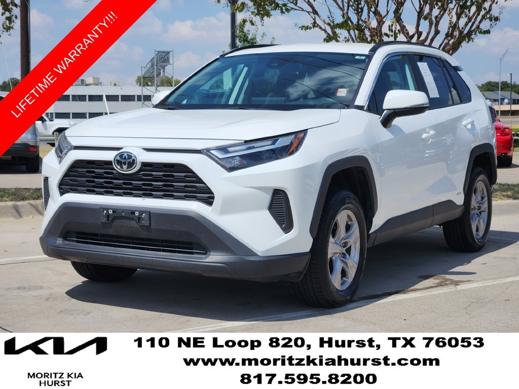 Used 2025 Toyota RAV4 XLE AWD/4WD image 2