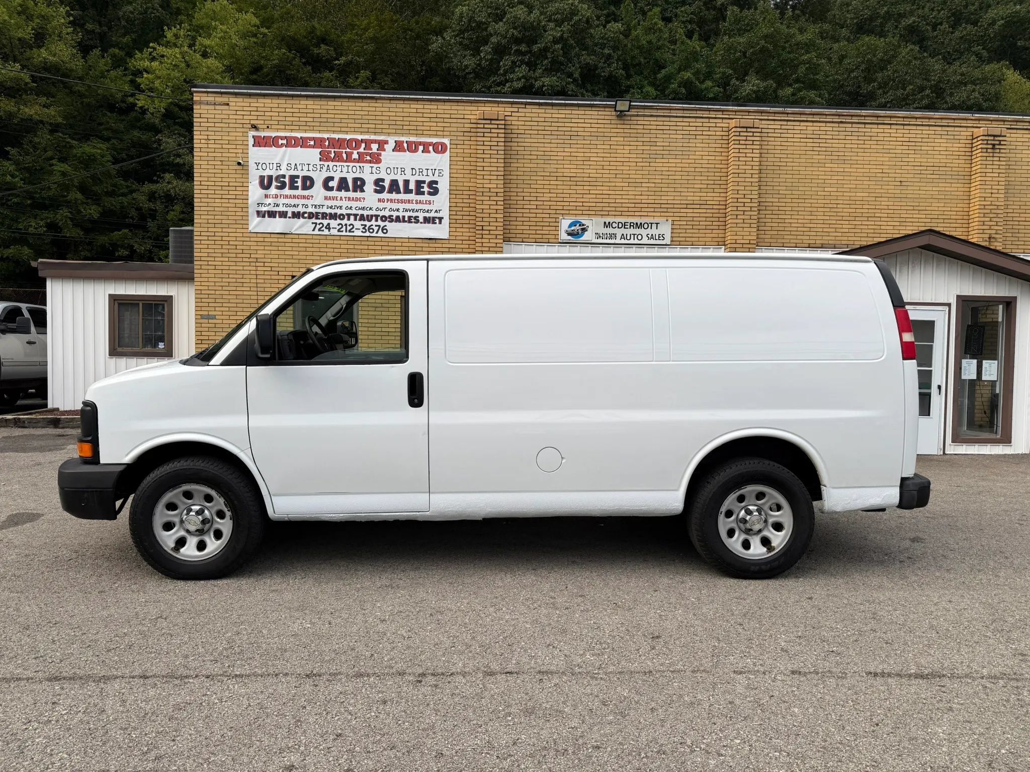Used 2012 Chevrolet Express 1500 AWD image 2