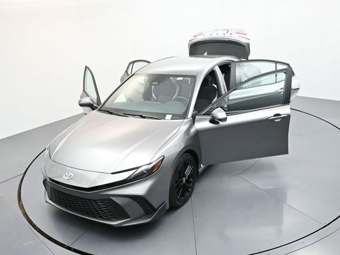 Used 2025 Toyota Camry SE image 49