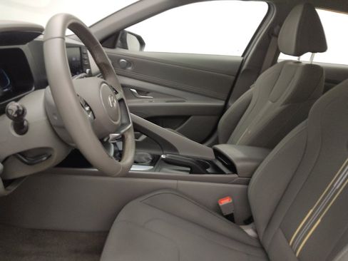 Used 2025 Hyundai Elantra Sport FWD image 17