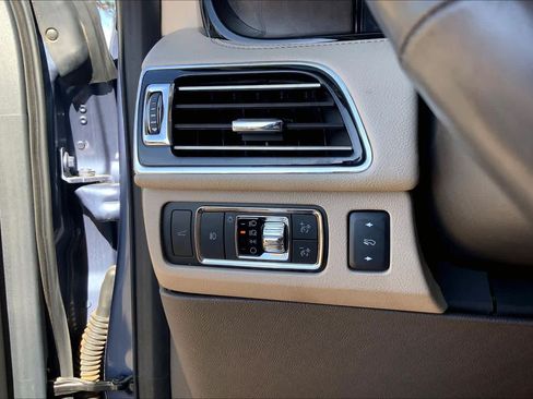 Used 2023 Lincoln Navigator 4WD image 36