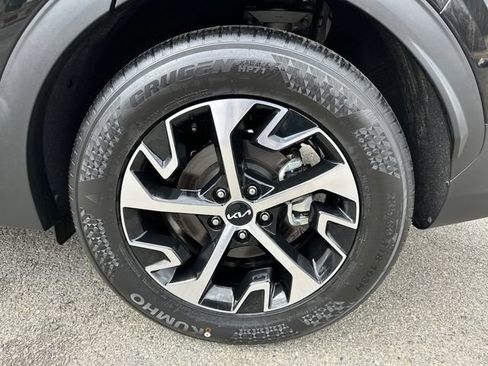 Used 2025 Kia Sportage EX FWD image 13