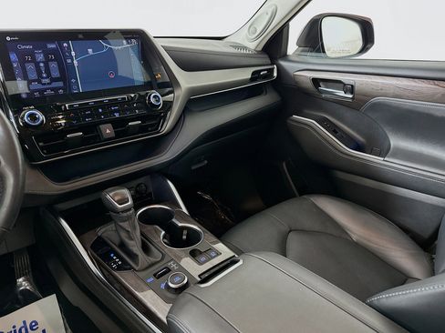 Used 2020 Toyota Highlander Limited image 22