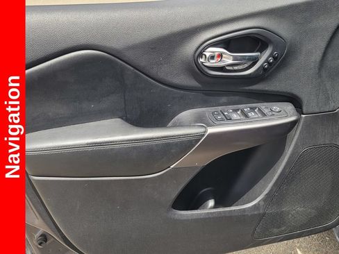Used 2019 Jeep Cherokee Limited w/ Luxury Group FWD image 15