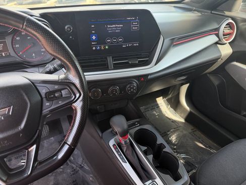 Used 2025 Chevrolet Trax RS w/ Driver Confidence Package FWD image 19