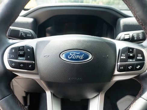 Used 2025 Ford Explorer Active w/ Active Comfort Package RWD image 23