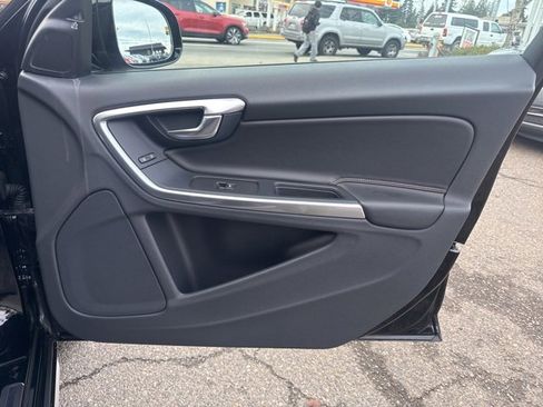 Used 2015 Volvo V60 T5 Cross Country image 24