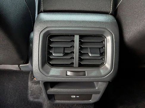 Used 2024 Volkswagen Taos SE FWD image 16