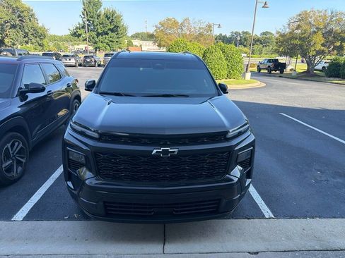 Used 2026 Chevrolet Traverse RS FWD image 2