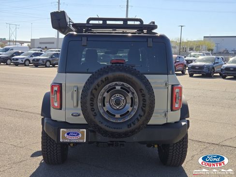 New 2025 Ford Bronco Outer Banks w/ Sasquatch Package image 4