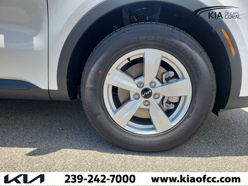 New 2026 Kia Sorento LX FWD image 7