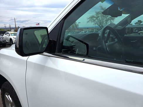 Used 2018 Chevrolet Suburban Premier image 39