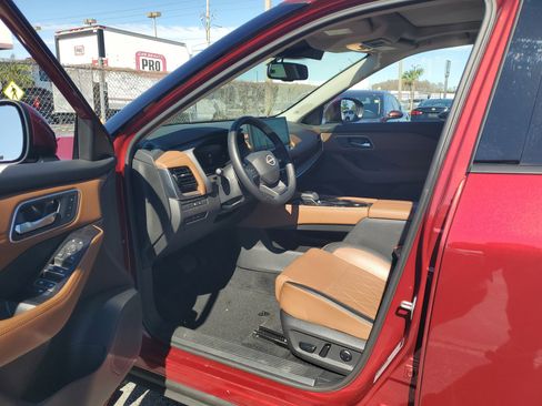 Certified 2025 Nissan Rogue Platinum w/ Tech Package image 13