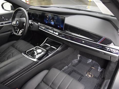 Used 2025 BMW 760i xDrive 760i xDrive w/ Executive Package image 15
