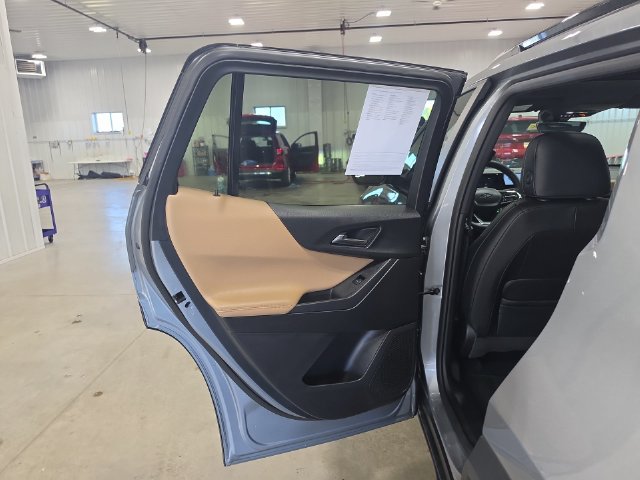 Used 2025 Chevrolet Equinox ACTIV w/ Safety and Technology Package AWD/4WD image 27